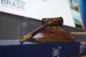 Setor de transportes lidera leilões na B3 e atrai R$ 59,6 bilhões em investimentos no 1º semestre de 2025