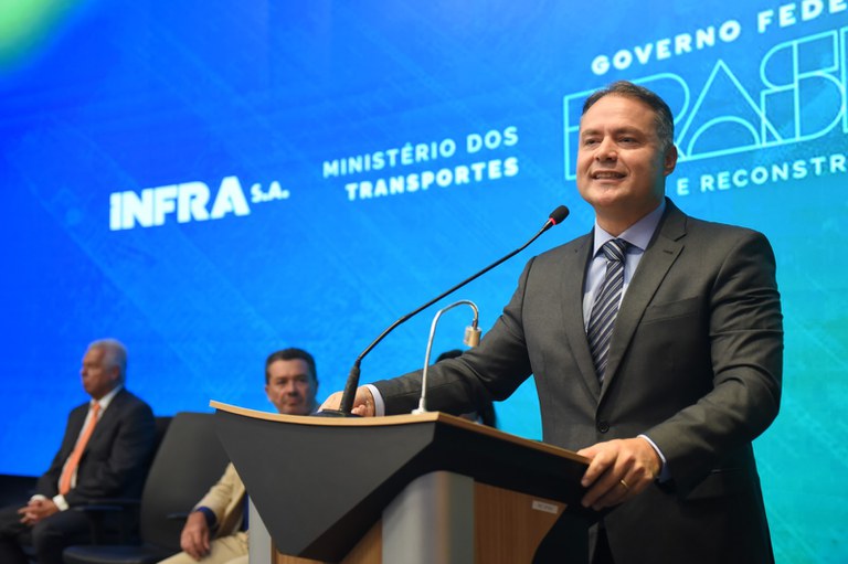 Ministro dos Transportes diz que lei do licenciamento é positiva para infraestrutura, mas pode ter ajustes
