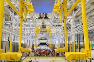 BYD inaugura primeira fábrica de carros elétricos da marca no Brasil com planta de R$ 5,5 bilhões na BA; foco é exportação