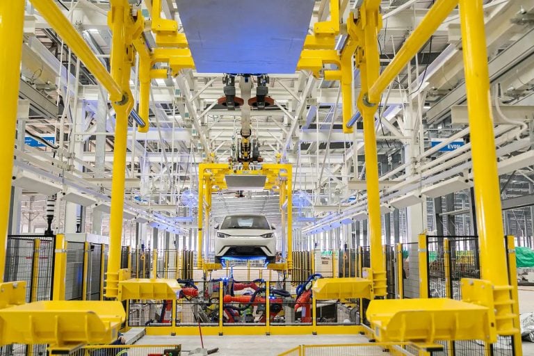 BYD inaugura primeira fábrica de carros elétricos da marca no Brasil com planta de R$ 5,5 bilhões na BA; foco é exportação